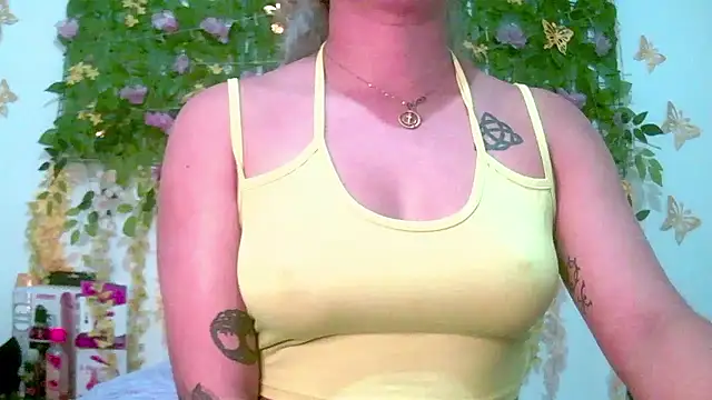 Crysrus online show from May 18, 2026, 12:11 am