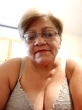 Madrastrahot69 online show from February 19, 2026, 7:00 pm