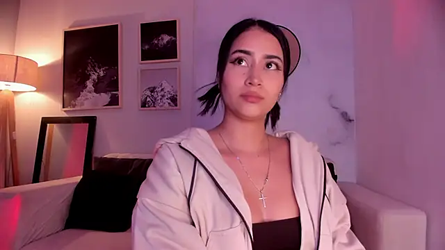 lara madisson online show from March 2, 2026, 4:46 am