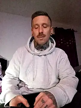 Snapshot of Schabernack1990 chatting on October 15, 2025, 4:00 am Schabernack1990 online show from October 15, 2025, 4:00 am