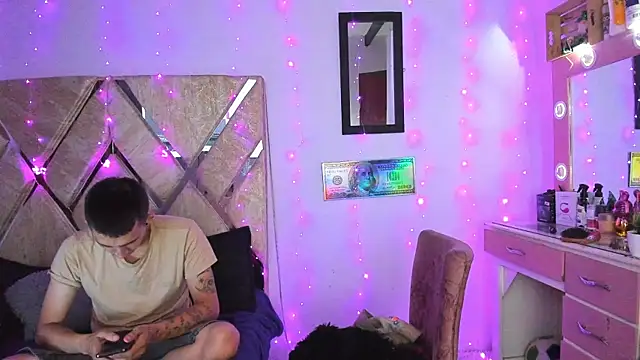 parejacaliente20154 online show from November 30, 2025, 11:00 am