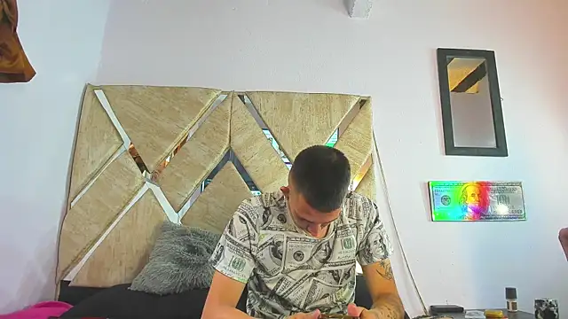 parejacaliente20154 online show from November 8, 2025, 1:36 pm