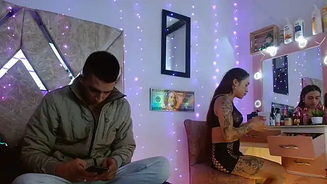 parejacaliente20154 online show from November 22, 2025, 9:30 am