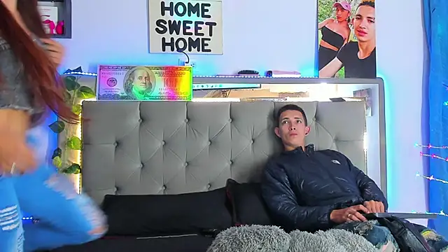 parejacaliente20154 online show from October 12, 2025, 12:01 am