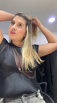 Snapshot of EmiilyAdams_ chatting on February 17, 2026, 9:12 pm EmiilyAdams online show from February 17, 2026, 9:12 pm