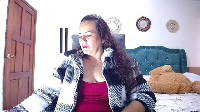 sofiamature01 online show from January 15, 2026, 8:12 pm