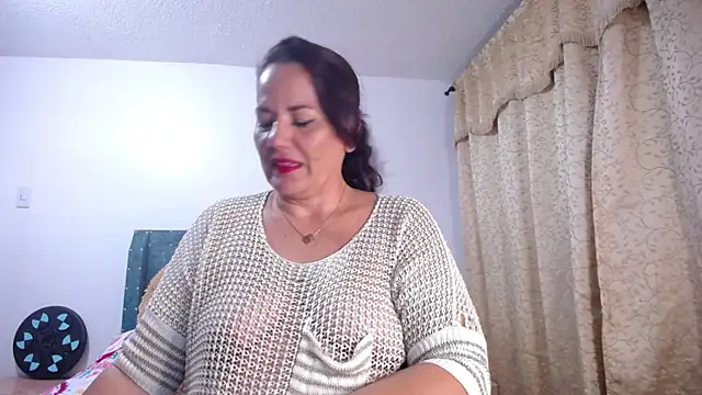 sofiamature01 online show from December 18, 2025, 10:24 pm