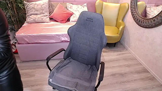 MeAmandaX online show from October 14, 2025, 7:09 am