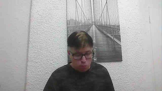 bisexualboy05 online show from November 13, 2025, 6:01 pm