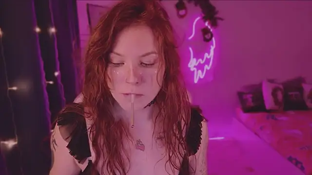 Snapshot of Elsie_Ginger chatting on December 18, 2024, 9:08 pm Elsie Ginger online show from December 18, 2024, 9:08 pm