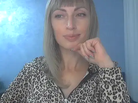 Snapshot of EffectMaya chatting on October 19, 2025, 2:31 pm EffectMaya online show from October 19, 2025, 2:31 pm