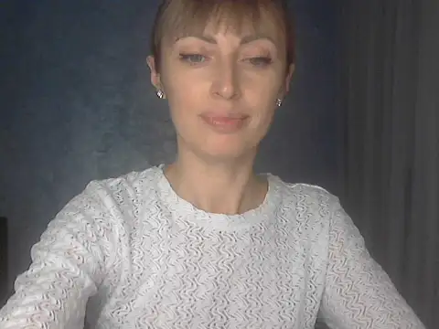 Snapshot of EffectMaya chatting on November 18, 2025, 5:49 pm EffectMaya online show from November 18, 2025, 5:49 pm