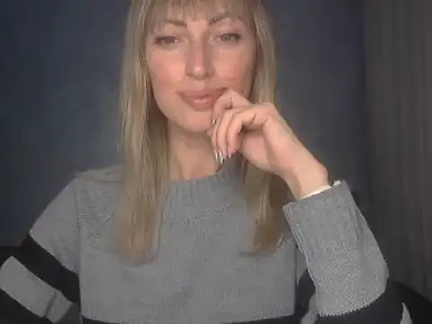 Snapshot of EffectMaya chatting on November 4, 2025, 4:55 pm EffectMaya online show from November 4, 2025, 4:55 pm