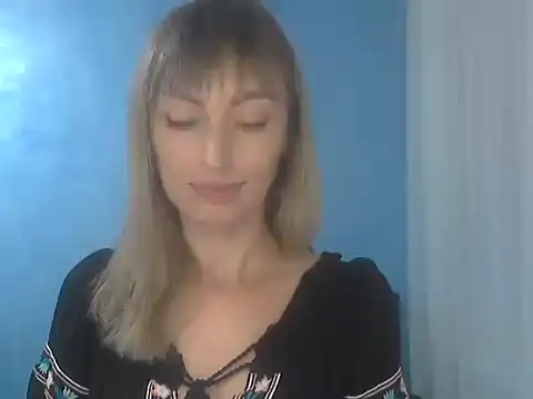 Snapshot of EffectMaya chatting on October 4, 2025, 3:35 pm EffectMaya online show from October 4, 2025, 3:35 pm