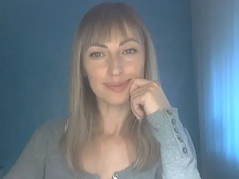 Snapshot of EffectMaya chatting on November 12, 2025, 11:47 am EffectMaya online show from November 12, 2025, 11:47 am