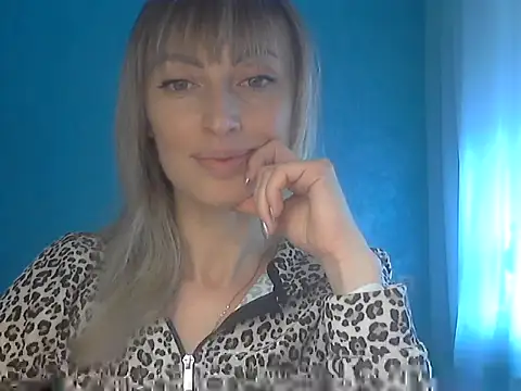 Snapshot of EffectMaya chatting on November 28, 2025, 10:37 am EffectMaya online show from November 28, 2025, 10:37 am