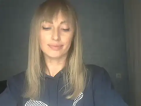 Snapshot of EffectMaya chatting on December 2, 2025, 7:59 pm EffectMaya online show from December 2, 2025, 7:59 pm