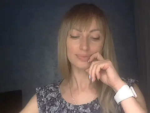 Snapshot of EffectMaya chatting on December 1, 2025, 6:20 pm EffectMaya online show from December 1, 2025, 6:20 pm