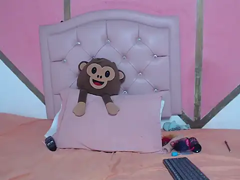 Snapshot of Madeline_Woods chatting on October 13, 2025, 2:51 pm Madeline Woods online show from October 13, 2025, 2:51 pm