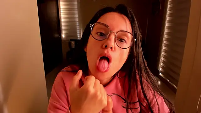 Snapshot of anabel_025 chatting on October 28, 2025, 12:37 pm anabel 025 online show from October 28, 2025, 12:37 pm