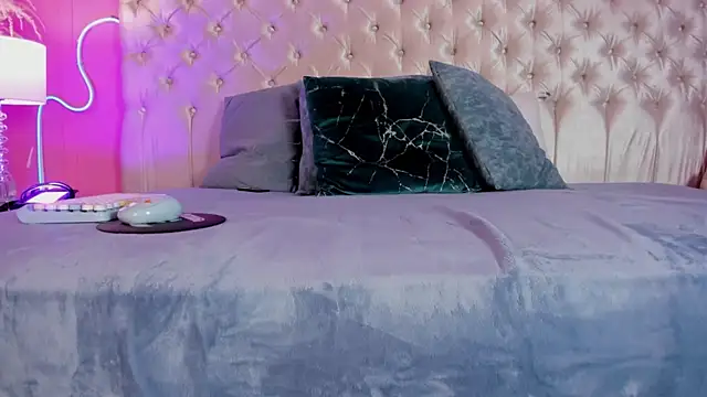 Snapshot of Julieta_Cortes__ chatting on December 22, 2025, 12:05 pm Julieta Cortes online show from December 22, 2025, 12:05 pm