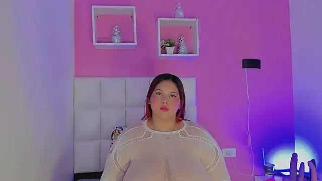 Alanna hot3 online show from June 1, 2026, 7:46 pm