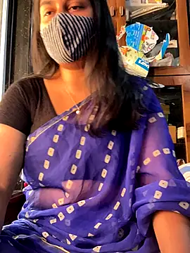 HaaniKaur online show from December 1, 2025, 7:42 am