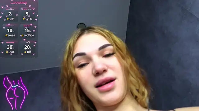 Hellen Moore online show from December 17, 2025, 12:37 am