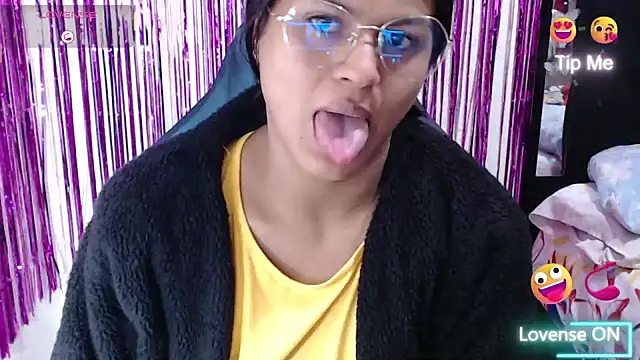 SweetAlmaa online show from March 9, 2026, 10:19 am