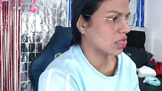 Snapshot of SweetAlmaa chatting on October 4, 2025, 11:45 am SweetAlmaa online show from October 4, 2025, 11:45 am