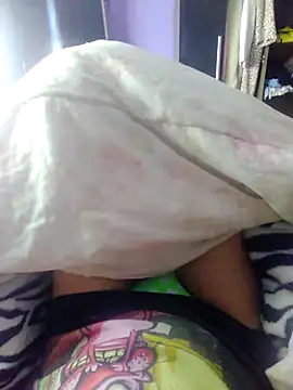 Snapshot of lorraine_alves_ferreira chatting on October 23, 2025, 10:58 am lorraine alves ferreira online show from October 23, 2025, 10:58 am