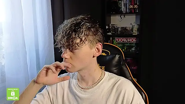 Snapshot of Keytaro chatting on December 15, 2025, 11:16 am Keytaro online show from December 15, 2025, 11:16 am