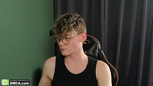 Snapshot of Keytaro chatting on February 10, 2026, 12:48 pm Keytaro online show from February 10, 2026, 12:48 pm