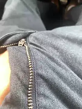 Snapshot of Leoartavia chatting on December 27, 2024, 6:20 pm Leoartavia online show from December 27, 2024, 6:20 pm