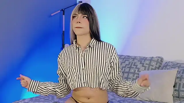 LucyGiraldo online show from October 22, 2025, 5:40 am