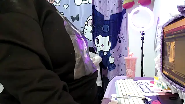 Snapshot of lussyevans24 chatting on December 5, 2025, 5:17 am lussyevans24 online show from December 5, 2025, 5:17 am