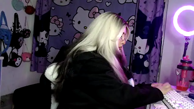 lussyevans24 online show from April 16, 2026, 2:45 am