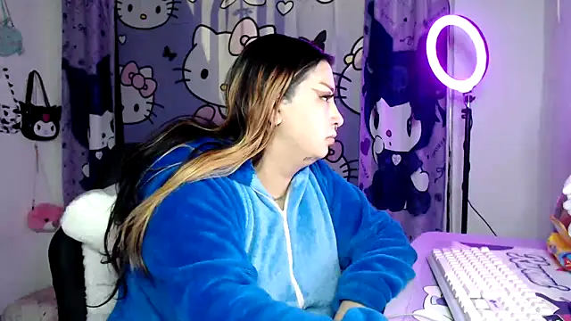 lussyevans24 online show from November 13, 2025, 5:00 am