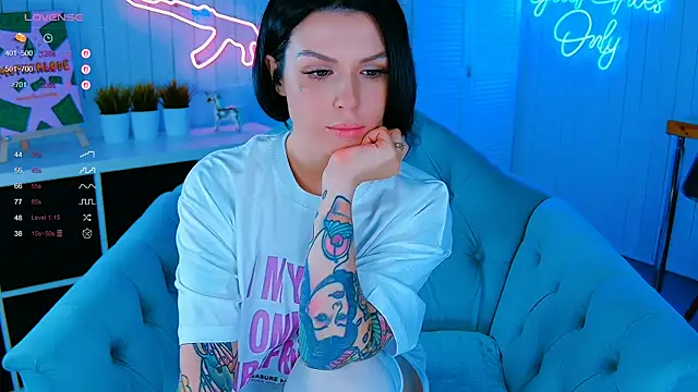 Snapshot of My_toys_pink chatting on November 21, 2025, 3:27 am My toys pink online show from November 21, 2025, 3:27 am