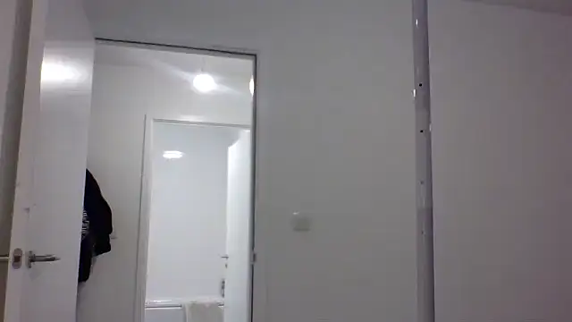 Cinderella Jewels  online show from November 5, 2025, 9:40 pm