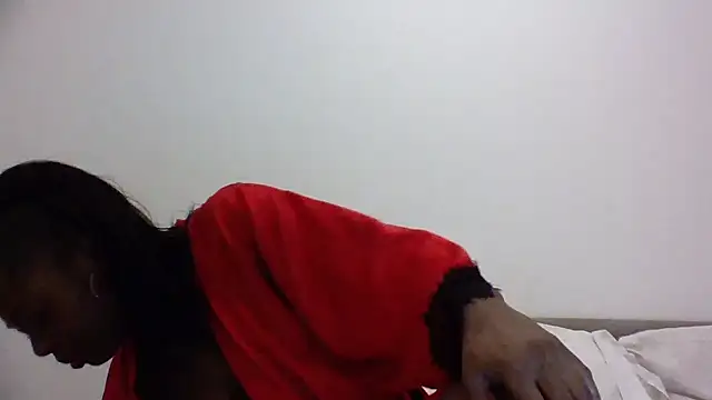 Snapshot of Cinderella_Jewels_ chatting on December 3, 2025, 5:19 am Cinderella Jewels online show from December 3, 2025, 5:19 am