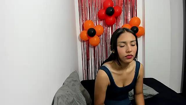 monse 02 online show from November 3, 2025, 1:37 pm