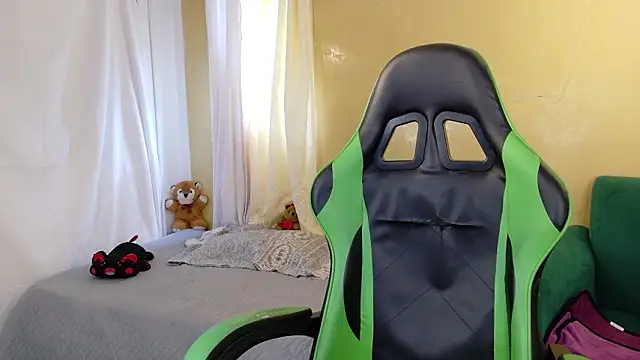 kittyzenn online show from February 16, 2026, 6:28 pm