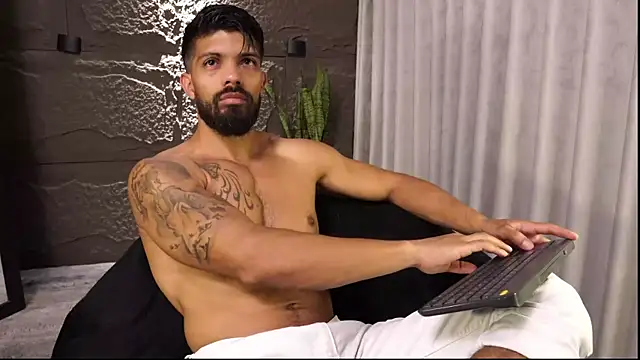 Snapshot of DannSaenz chatting on May 1, 2026, 5:07 pm DannSaenz online show from May 1, 2026, 5:07 pm