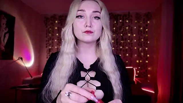 AllisonBlack  online show from April 8, 2026, 7:15 pm