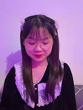 Maeve2k5 online show from November 4, 2025, 1:15 pm