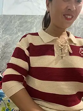 Linaannn online show from November 17, 2025, 11:42 pm