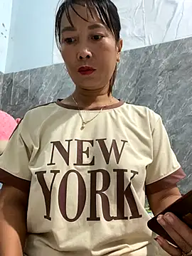 Linaannn online show from November 13, 2025, 11:41 pm