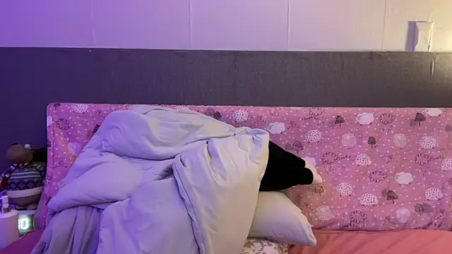 Snapshot of Ashepova000 chatting on December 4, 2024, 1:03 pm Ashepova000 online show from December 4, 2024, 1:03 pm