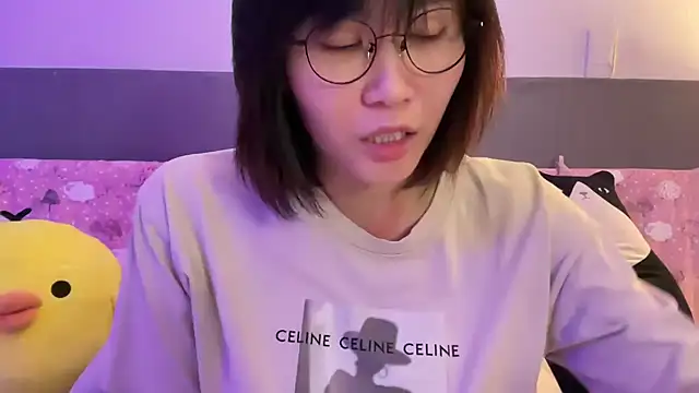 Snapshot of Ashepova000 chatting on December 9, 2024, 12:30 pm Ashepova000 online show from December 9, 2024, 12:30 pm